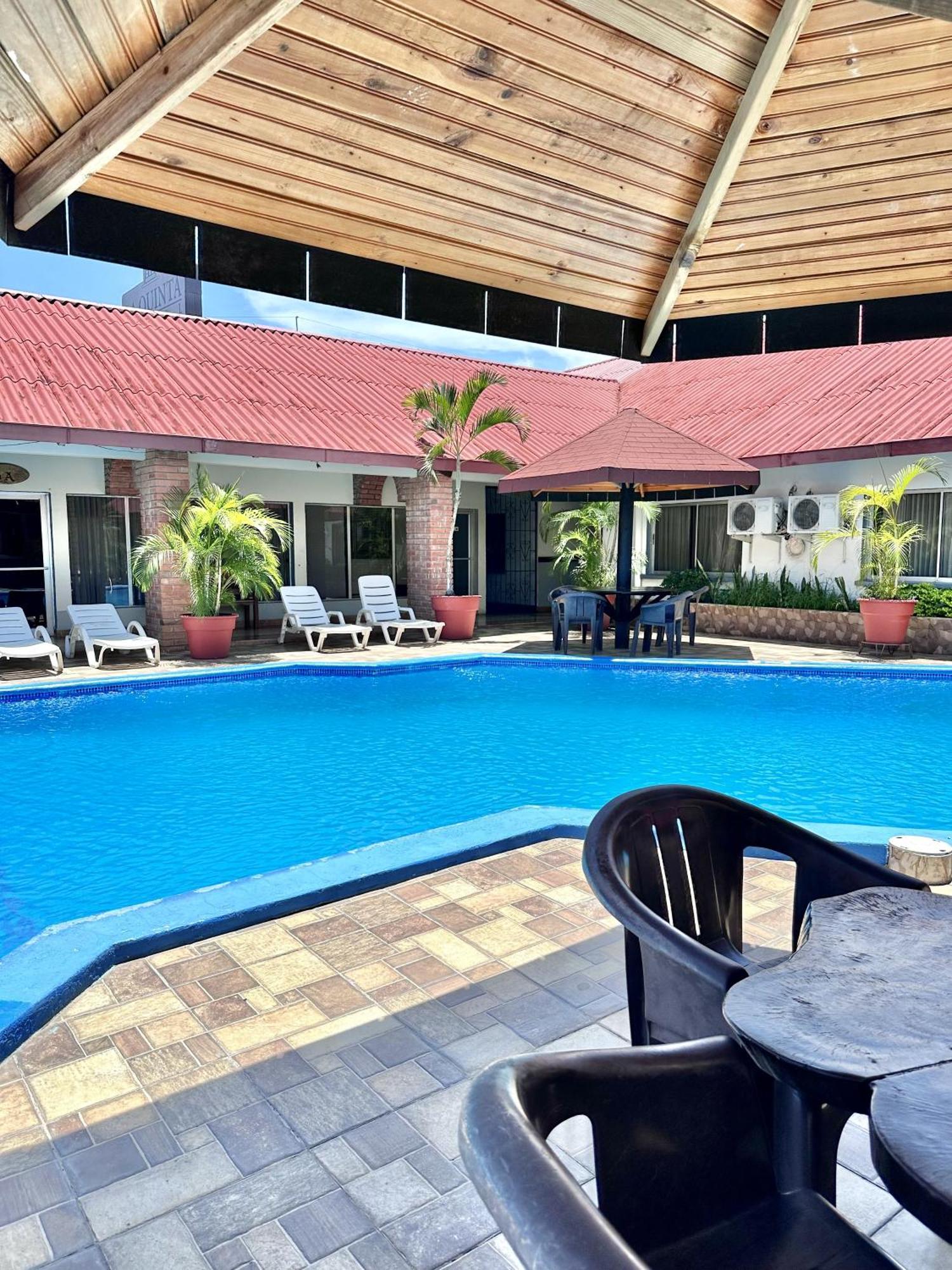 Hotel La Quinta La Ceiba Extérieur photo